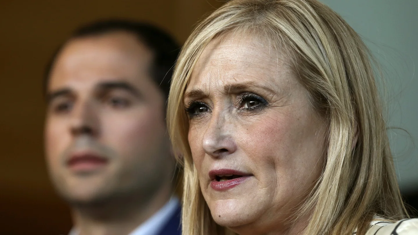 Cristina Cifuentes gobernará la Comunidad de Madrid con el apoyo de C's Cristina Cifuentes gobernará la Comunidad de Madrid con el apoyo de C's