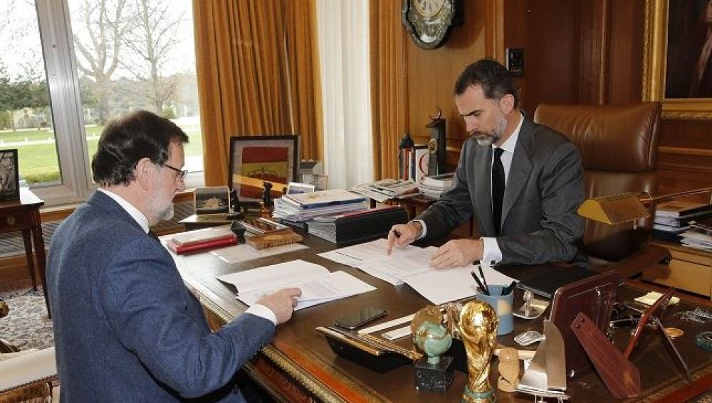 Felipe VI despacha con el presidente del Gobierno