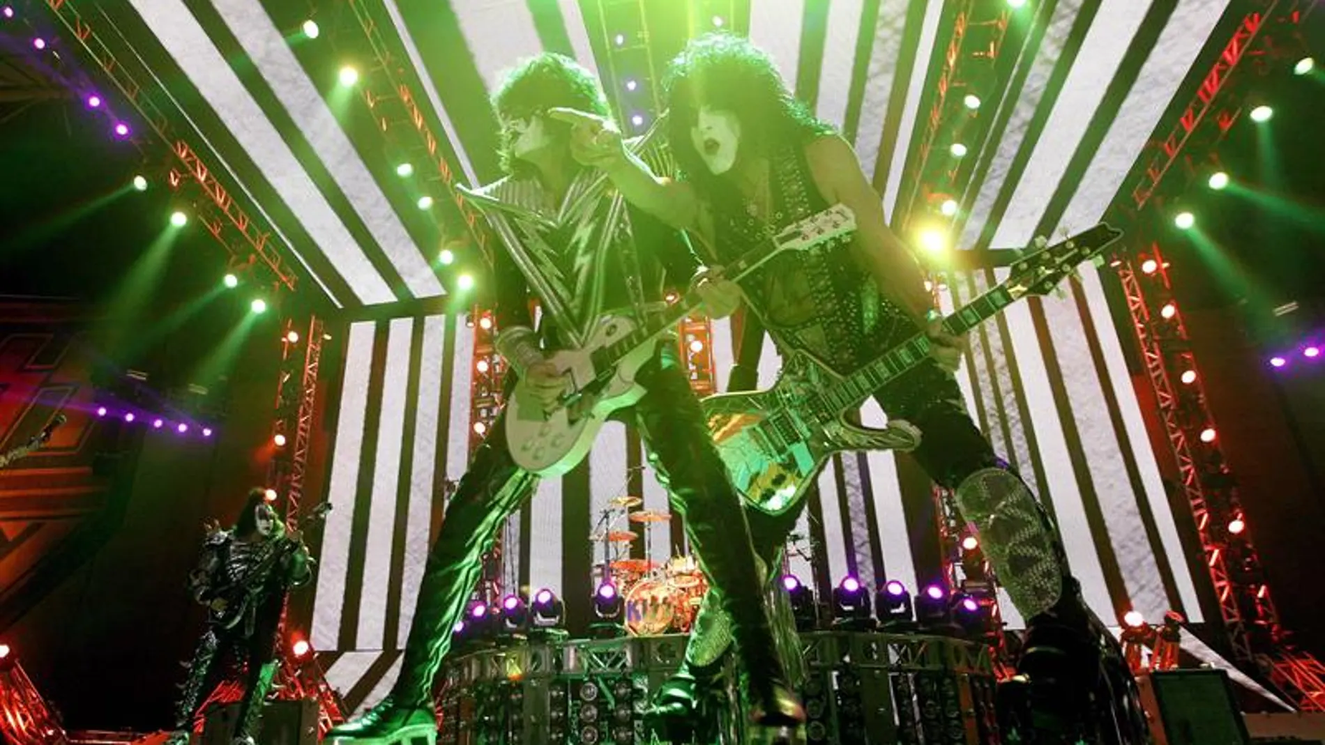 La legendaria banda de rock Kiss durante su concierto en Barcelona