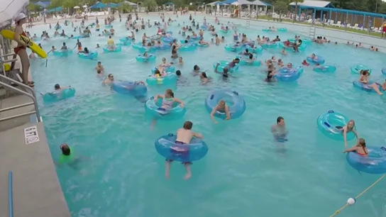 ¿Serías capaz de ver cuál de estos niños se está ahogando en la piscina? ¿Serías capaz de ver cuál de estos niños se está ahogando en la piscina?