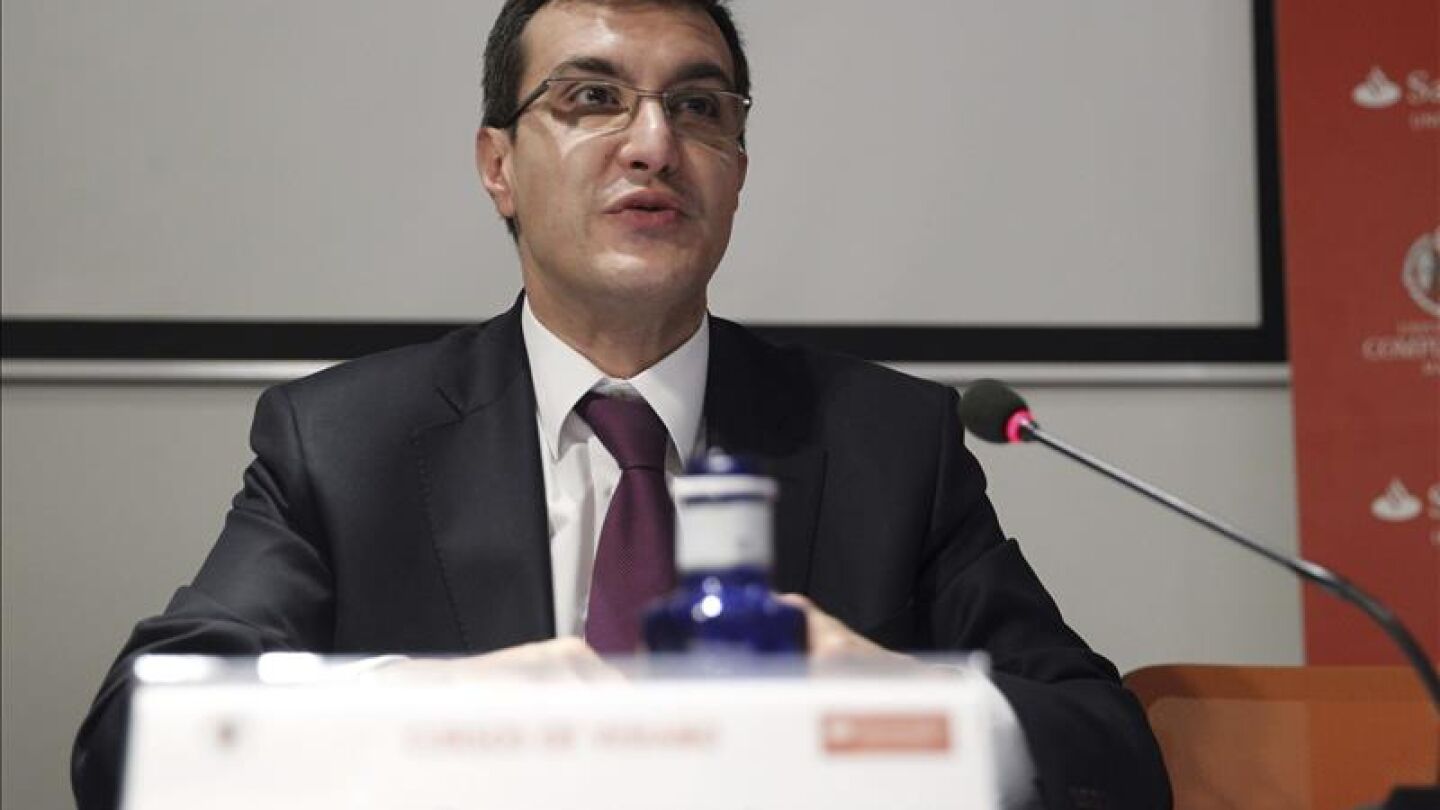 El secretario de Estado de Relaciones con las Cortes, Jos&eacute; Luis Ayll&oacute;n