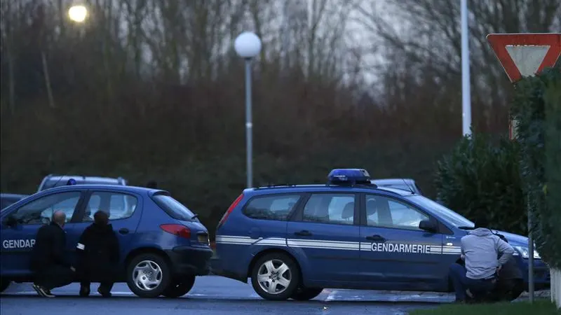 Dos vehículos policiales en Francia