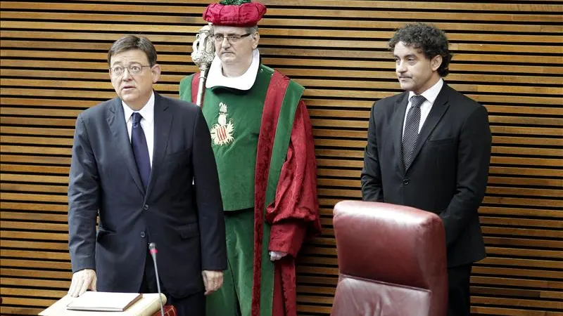 Ximo Puig jurando el cargo Ximo Puig jurando el cargo