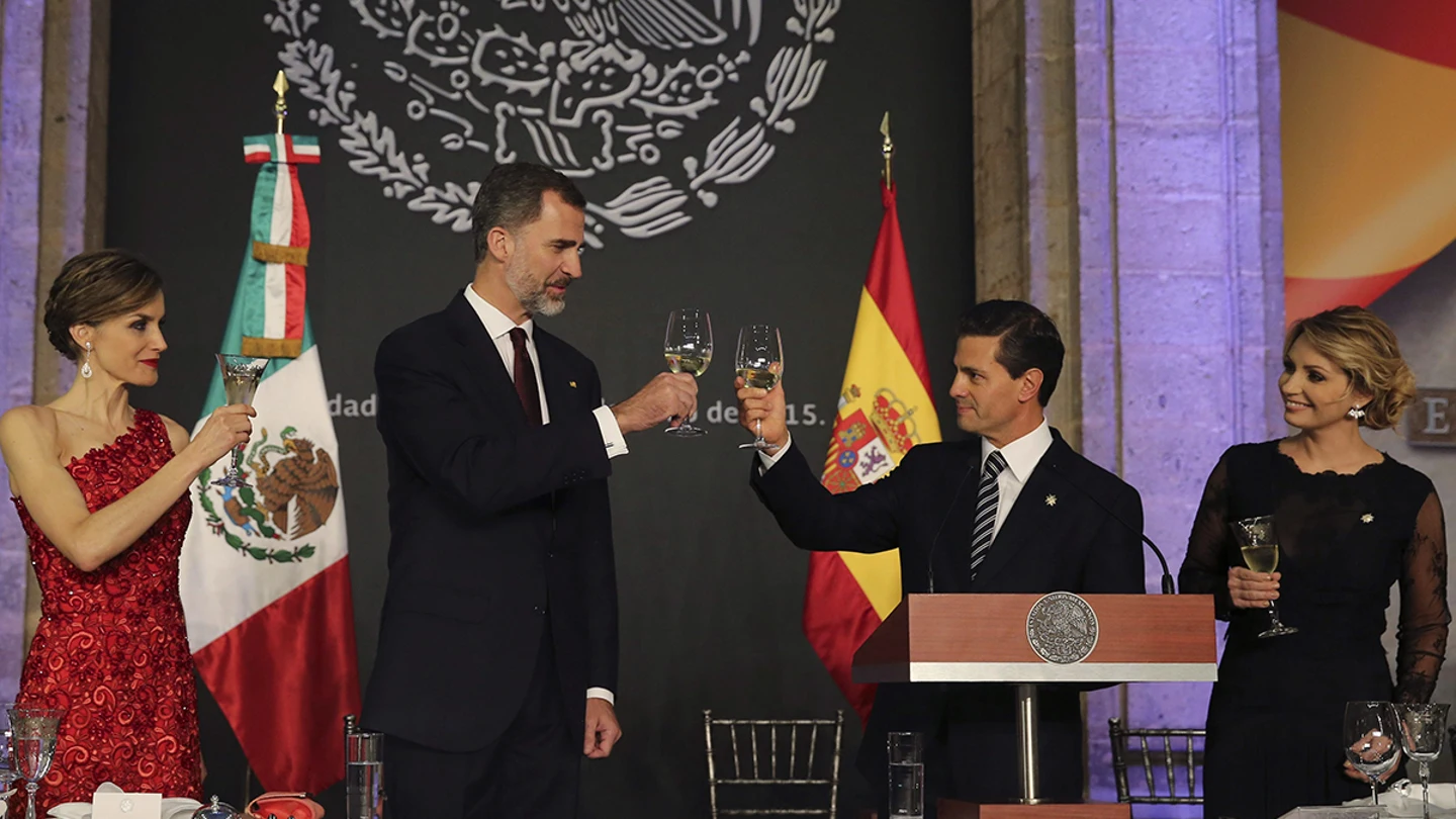 El rey Felipe y la reina Letizia con el presidente de México, Enrique Peña Nieto y su esposa El rey Felipe y la reina Letizia con el presidente de México, Enrique Peña Nieto y su esposa