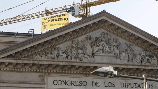Pancarta de Greenpeace sobre el Congreso Pancarta de Greenpeace sobre el Congreso
