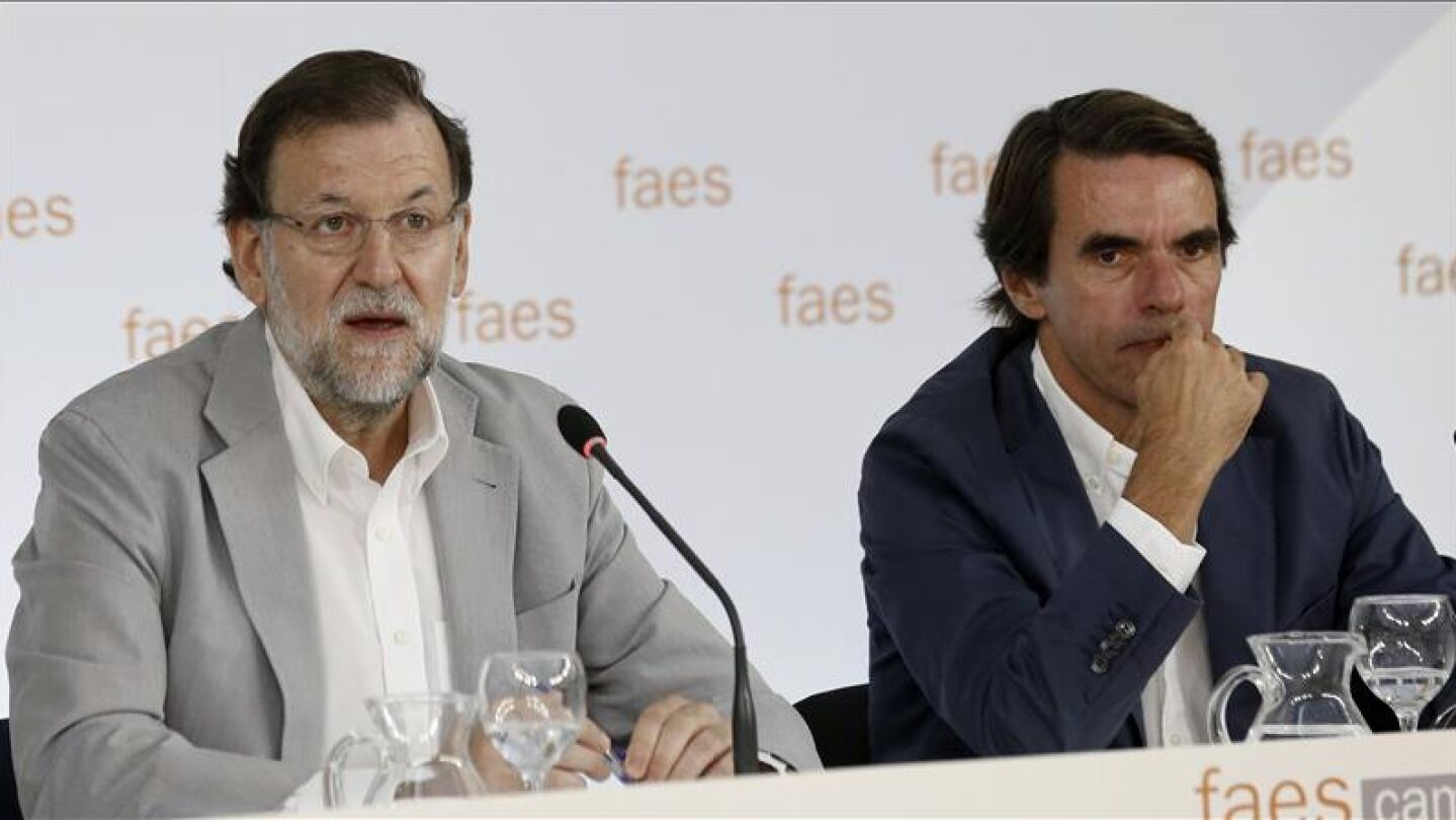 Mariano Rajoy, junto al presidente de honor del PP y presidente de FAES, Jos&eacute; Mar&iacute;a Aznar.