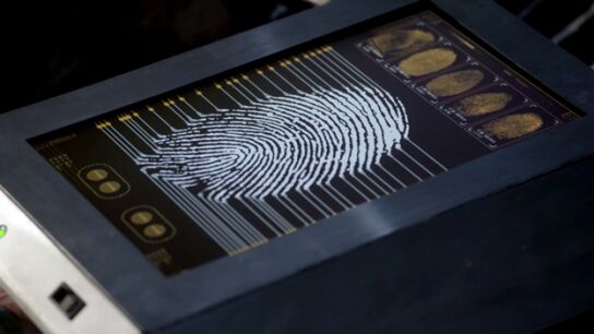 Harmon Kryger consigue nuevas huellas dactilares 