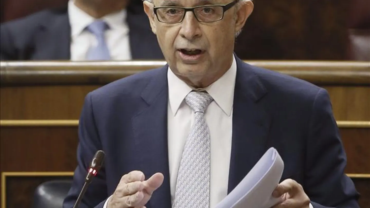 Cristóbal Montoro defiende que en España no hay riesgo de corralito gracias al PP Cristóbal Montoro defiende que en España no hay riesgo de corralito gracias al PP