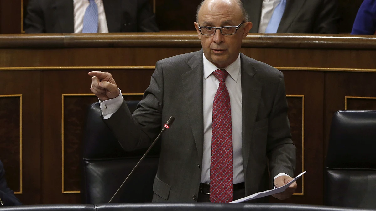 El ministro de Hacienda durante su intervención en la sesión de control al Ejecutivo El ministro de Hacienda durante su intervención en la sesión de control al Ejecutivo