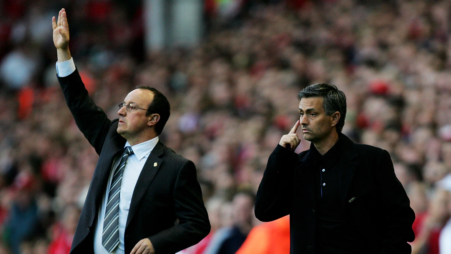 Benítez y Mourinho, durante un encuentro en la Premier Benítez y Mourinho, durante un encuentro en la Premier