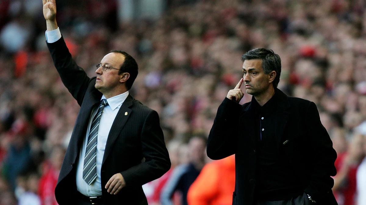 Benítez y Mourinho, durante un encuentro en la Premier