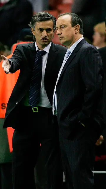 Mourinho dialoga con Benítez durante un Chelsea-Liverpool Mourinho dialoga con Benítez durante un Chelsea-Liverpool