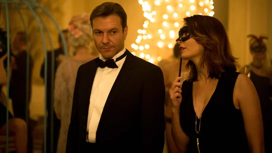 Frank va con Caterina a una fiesta para arreglar las cosas Frank va con Caterina a una fiesta para arreglar las cosas