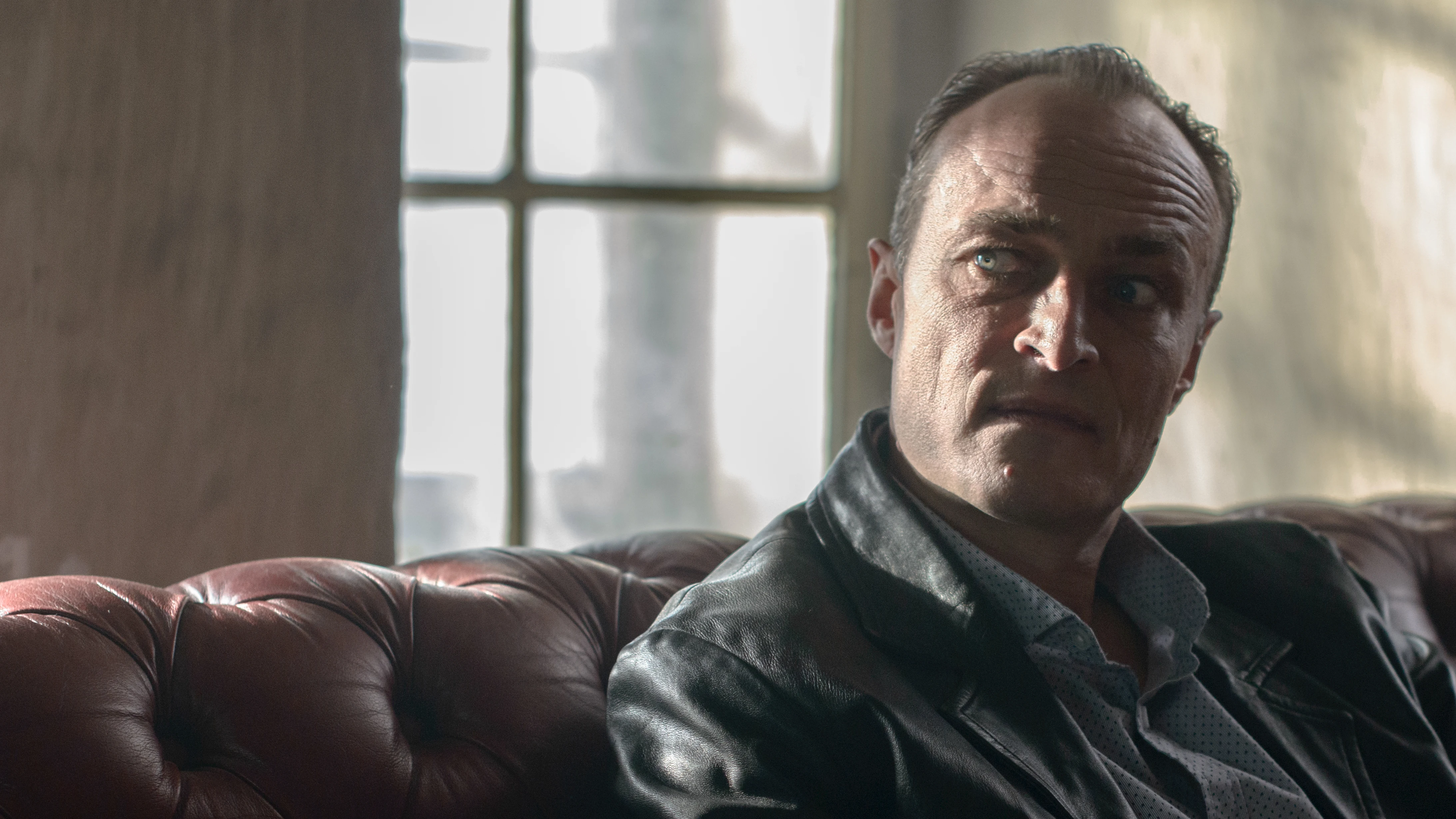 El albano chantajea al cliente de Frank Martin