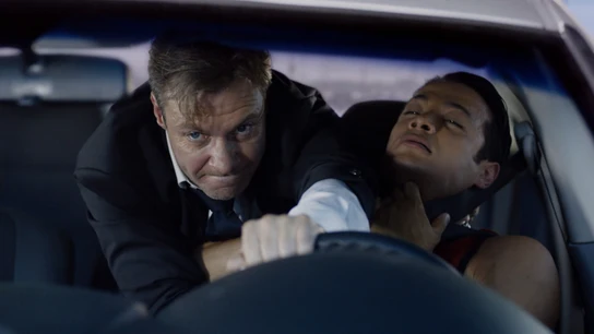 Frank Martin pelea con uno de los hombres del mafioso Frank Martin pelea con uno de los hombres del mafioso