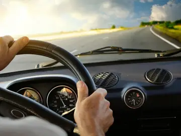 Conductor al volante de un coche conductor al volante de un coche