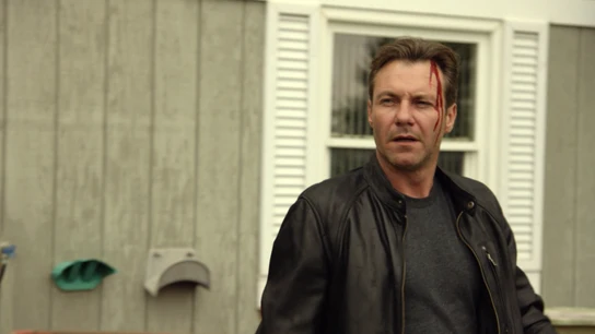 Frank Martin y Alice Budd intentan escapar del agresor del caballo Daksha Frank Martin y Alice Budd intentan escapar del agresor del caballo Daksha