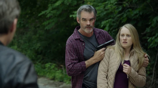 Jules Faroux huye con el caballo mientras Frank Martin salva a la jockey en peligro Jules Faroux huye con el caballo mientras Frank Martin salva a la jockey en peligro