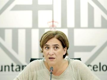 La alcaldesa de Barcelona, Ada Colau, durante la rueda de prensa en el Ayuntamiento. La alcaldesa de Barcelona, Ada Colau, durante la rueda de prensa en el Ayuntamiento.
