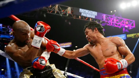 Mayweather se defiende ante un golpe de Pacquiao Mayweather se defiende ante un golpe de Pacquiao