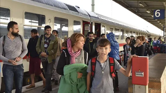 Refugiados a su llegada a la estación de trenes de Schönefeld (Alemania). Refugiados a su llegada a la estación de trenes de Schönefeld (Alemania).