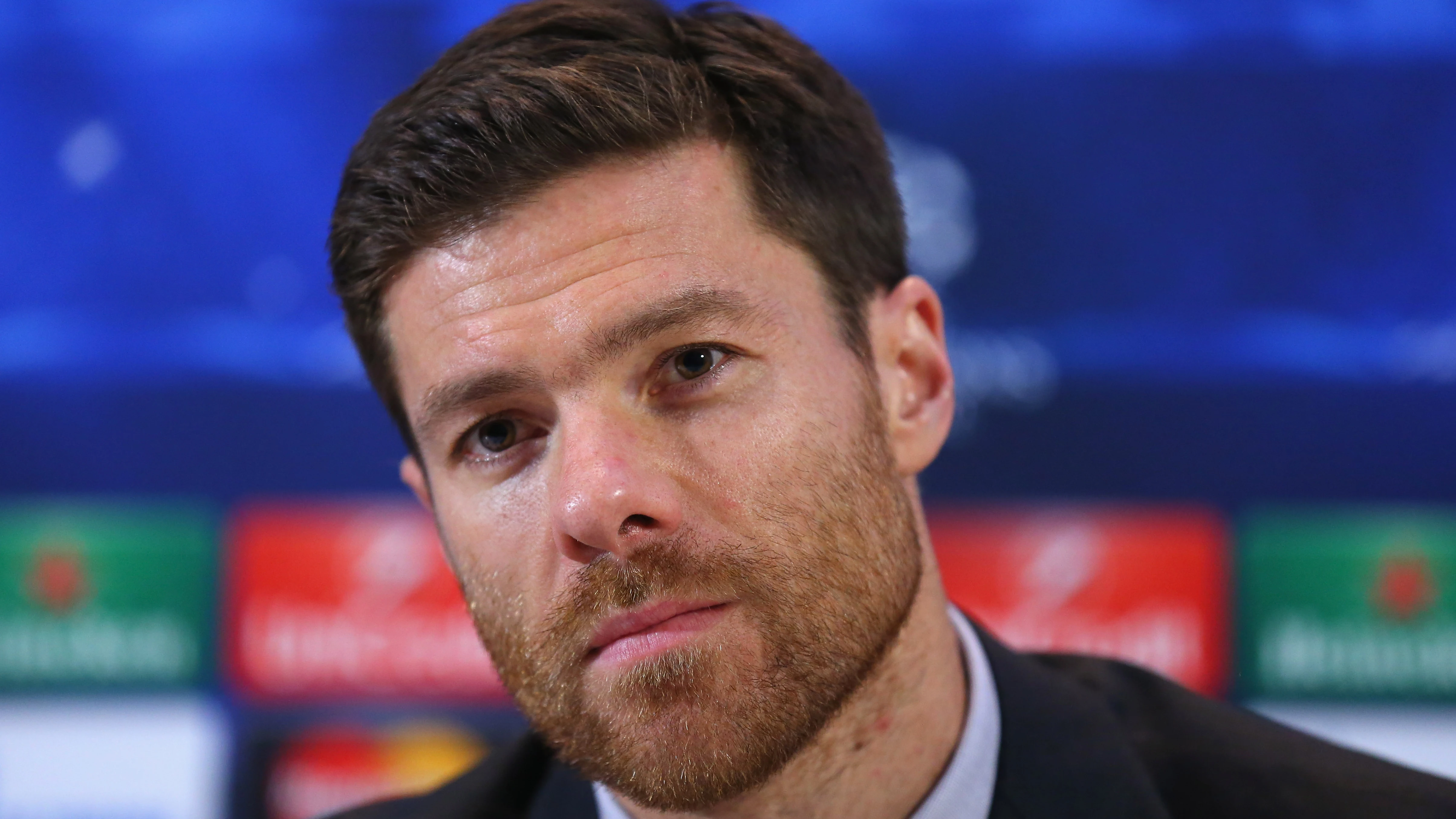 Xabi Alonso atiende a los medios