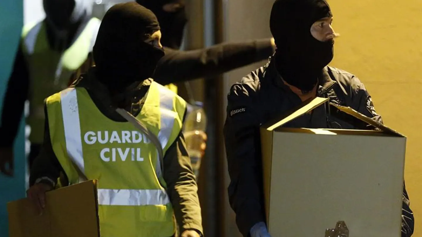 La Guardia Civil registra un domicilio La Guardia Civil registra un domicilio