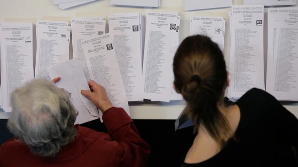 Papeletas de las elecciones a la Generalitat de Cataluña