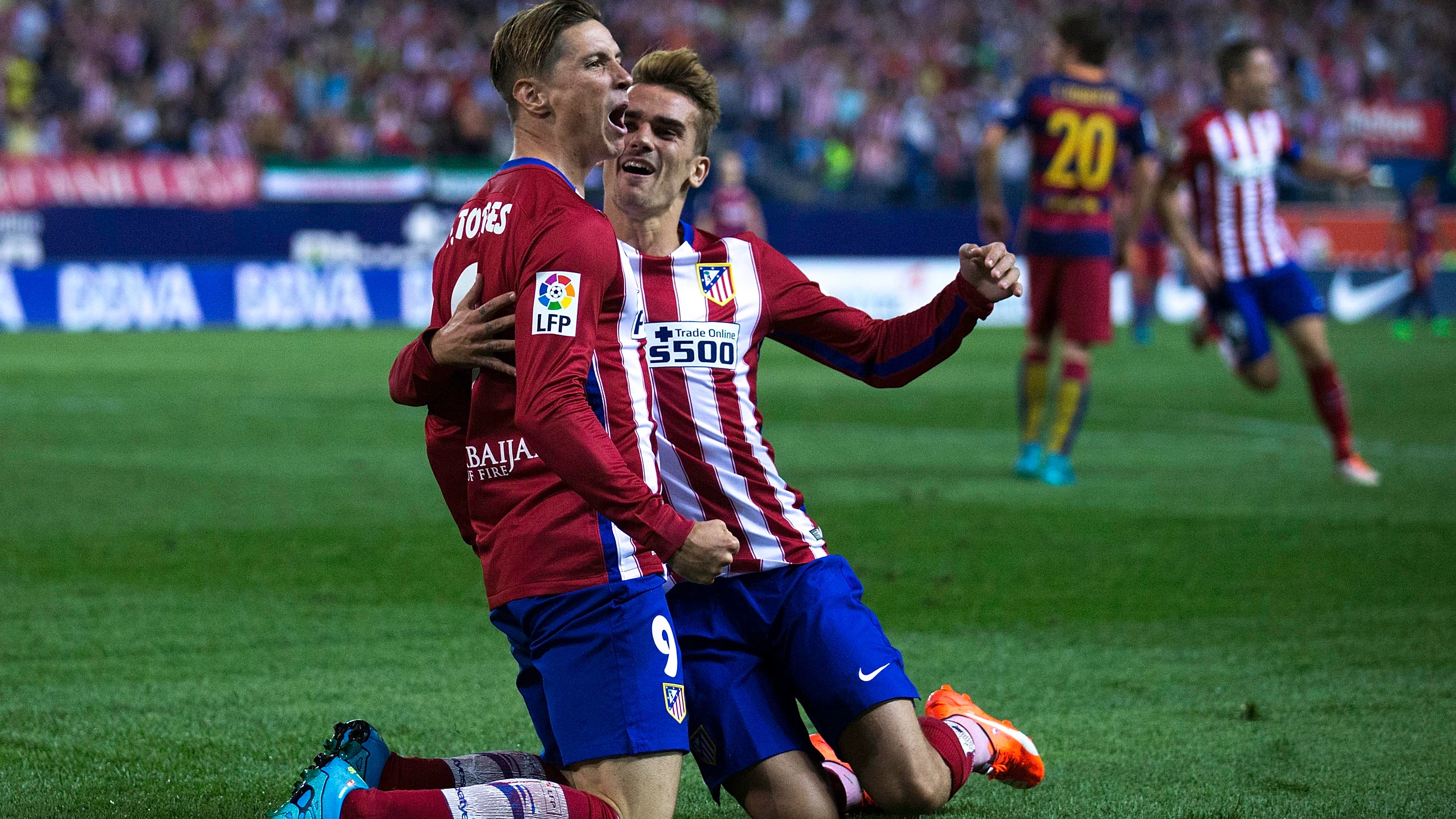 Fernando Torres y Griezmann celebrando un gol frente al F.C Barcelona