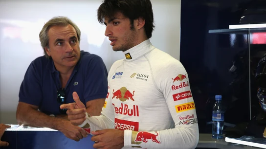 Carlos Sainz padre observa a Carlos Sainz hijo Carlos Sainz padre observa a Carlos Sainz hijo