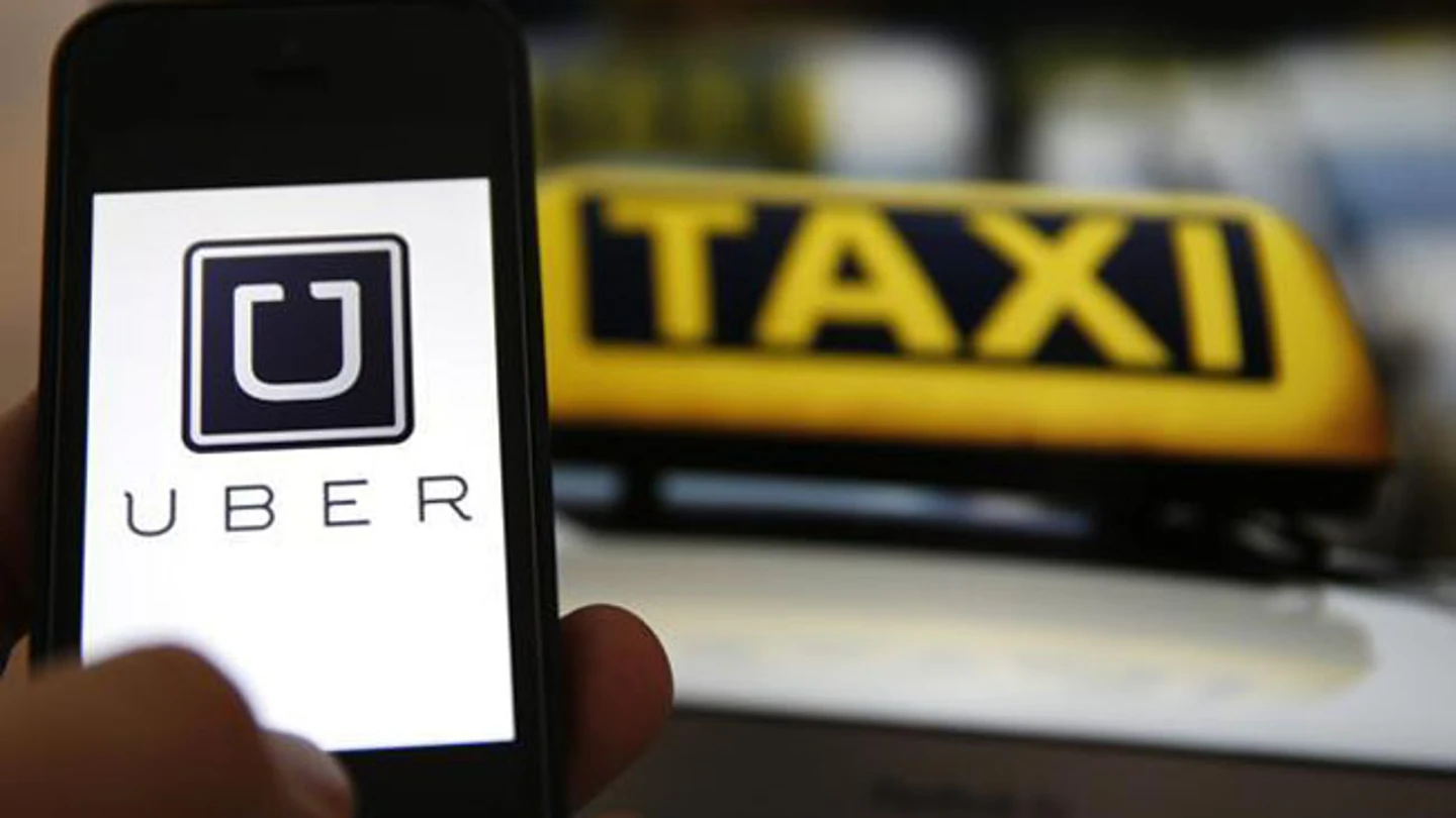 Taxi de la compañía Uber Taxi de la compañía Uber