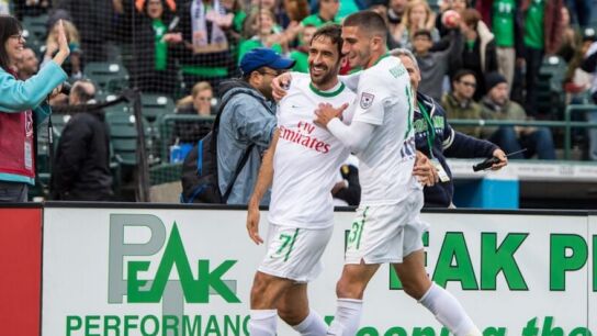Ra&uacute;l celebra su gol con el Cosmos