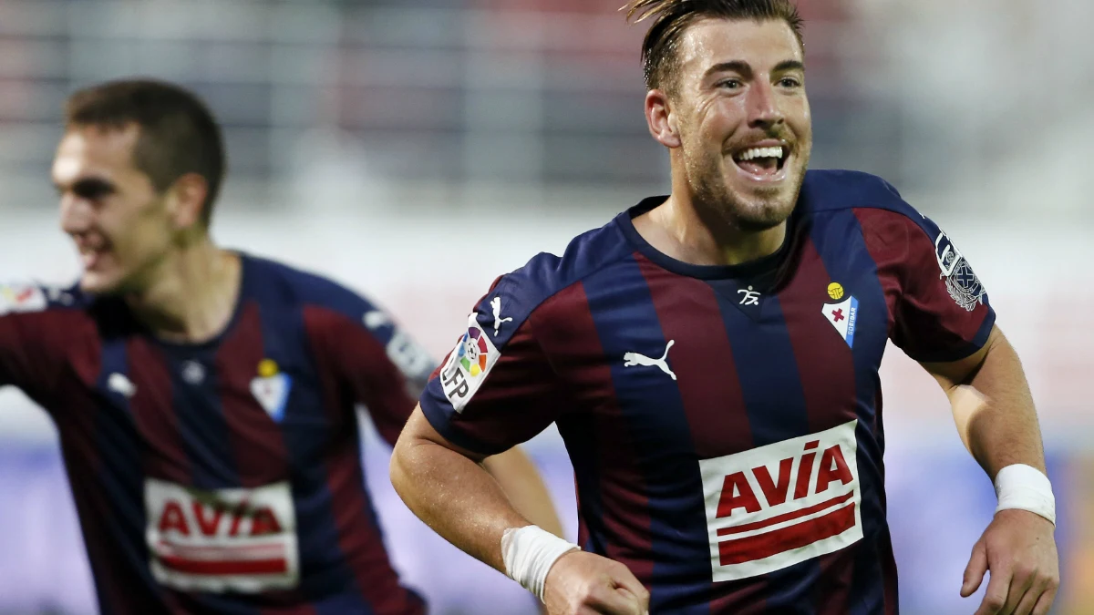 Sergi Enrich celebra un gol con el Eibar