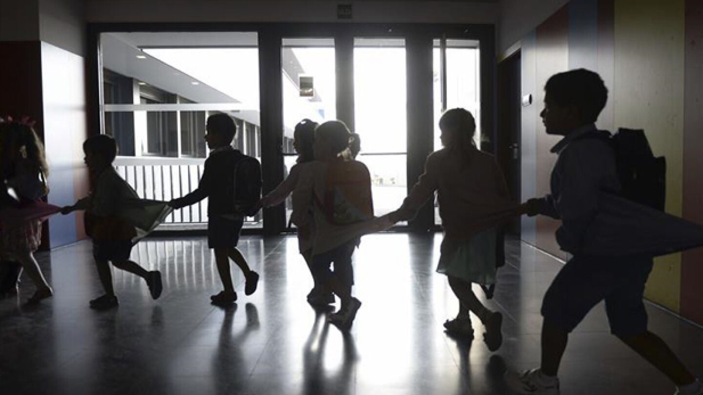 Ni&ntilde;os en un colegio