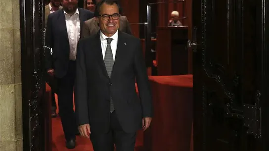 El presidente de la Generalitat en funciones, Artur Mas, saliendo del hemiciclo El presidente de la Generalitat en funciones, Artur Mas, saliendo del hemiciclo
