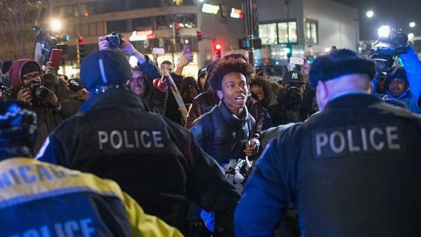 Protestas en Chicago al divulgarse el v&iacute;deo de la muerte de un joven negro