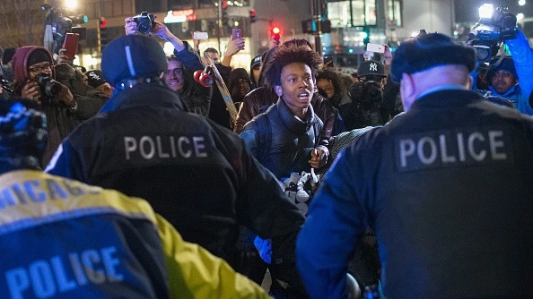 Protestas en Chicago al divulgarse el vídeo de la muerte de un joven negro Protestas en Chicago al divulgarse el vídeo de la muerte de un joven negro