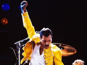 Freddie Mercury en una actuación de Queen Freddie Mercury en una actuación de Queen