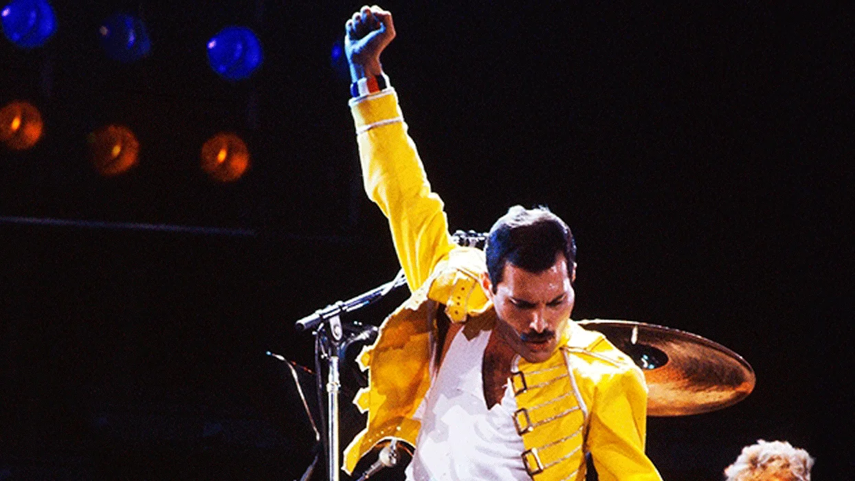 Freddie Mercury en una actuación de Queen