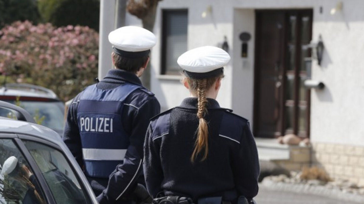 Dos agentes de la polic&iacute;a alemana en una foto de archivo