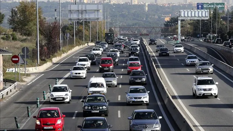 Retenciones en la carretera de A Coruña, a la salida de Madrid Retenciones en la carretera de A Coruña, a la salida de Madrid
