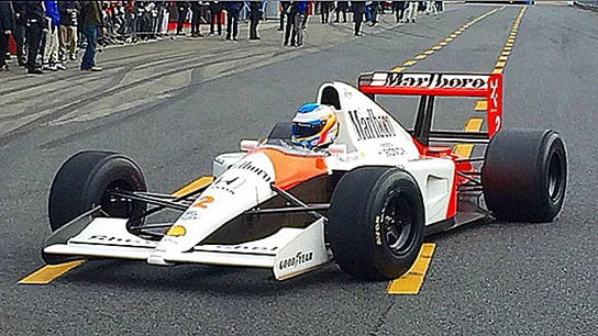 Alonso, en el McLaren-Honda de Ayrton Senna Alonso, en el McLaren-Honda de Ayrton Senna