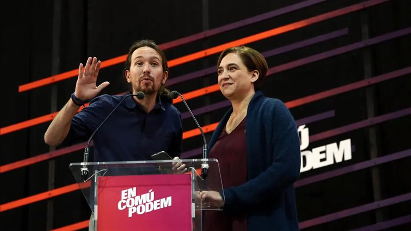 Ada Colau y Pablo Igelsias en un acto de campaña en Badalona Ada Colau y Pablo Igelsias en un acto de campaña en Badalona