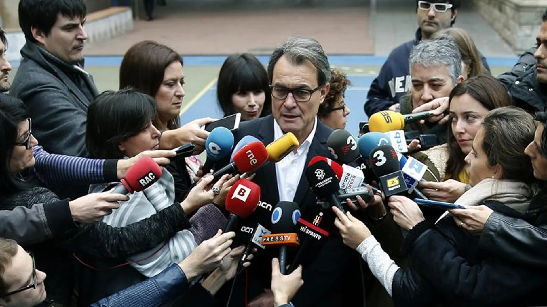 Artur Mas comparece ante los medios tras votar