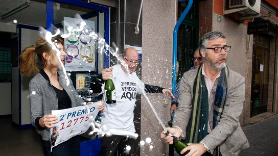 Alegría en la administración número 26 del barrio de Los Ángeles, en la ciudad de Alicante Alegría en la administración número 26 del barrio de Los Ángeles, en la ciudad de Alicante