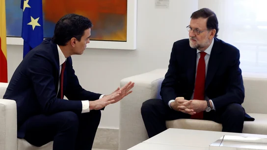 Pedro Sánchez y Mariano Rajoy, durante su encuentro en La Moncloa Pedro Sánchez y Mariano Rajoy, durante su encuentro en La Moncloa