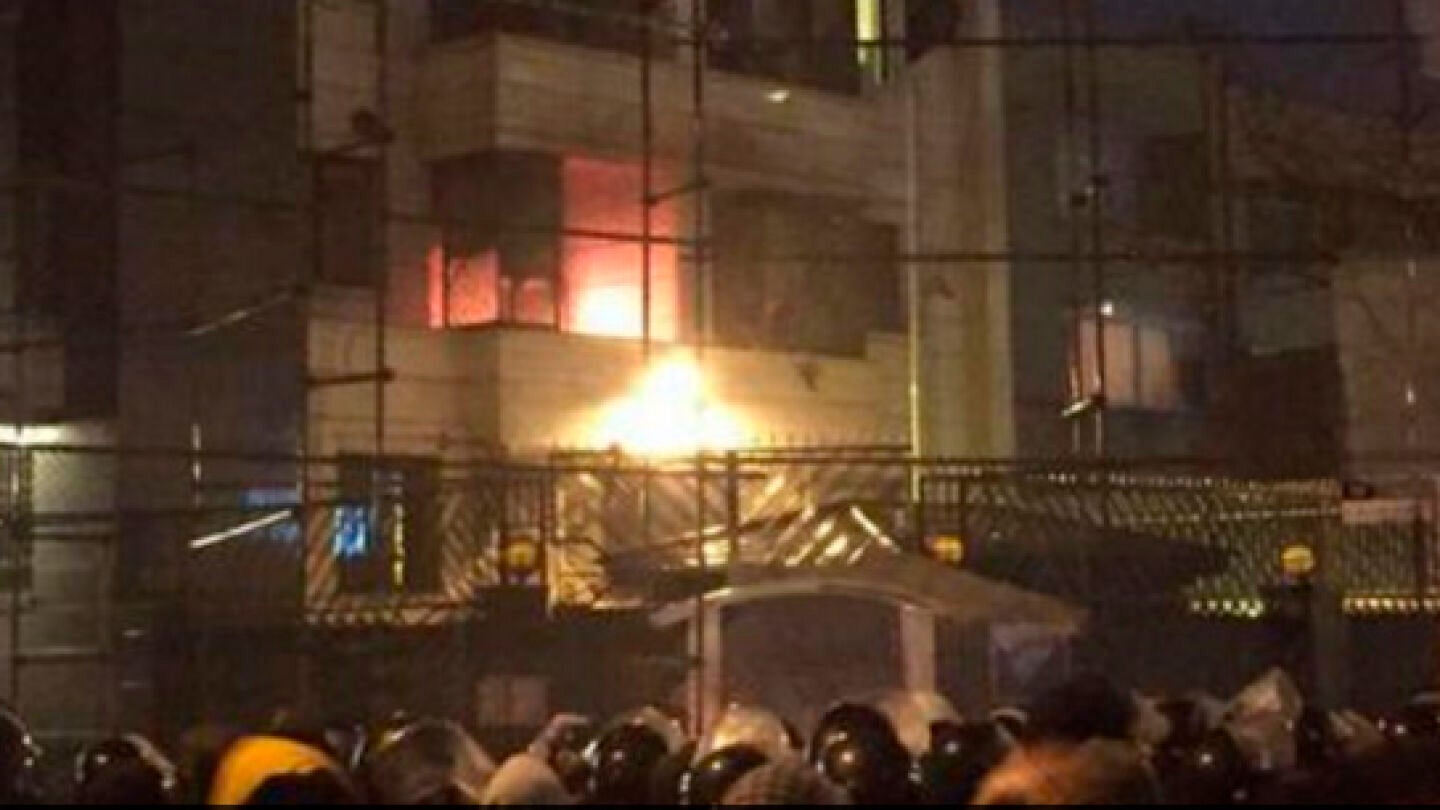 Incendio embajada en Ir&aacute;n