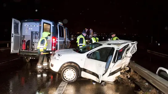 Estado en el que quedó un vehículo tras un accidente de tráfico en Valladolid Estado en el que quedó un vehículo tras un accidente de tráfico en Valladolid