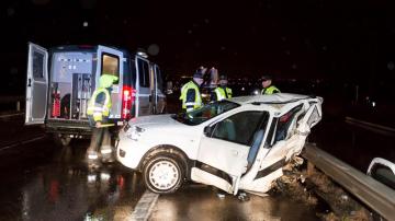 Estado en el que quedó un vehículo tras un accidente de tráfico en Valladolid