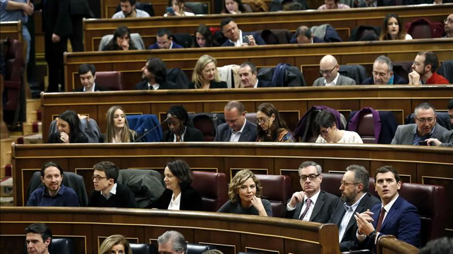 El Congreso facilita un vehículo oficial con conductor a cada uno de los nueve miembros de la Mesa El Congreso facilita un vehículo oficial con conductor a cada uno de los nueve miembros de la Mesa